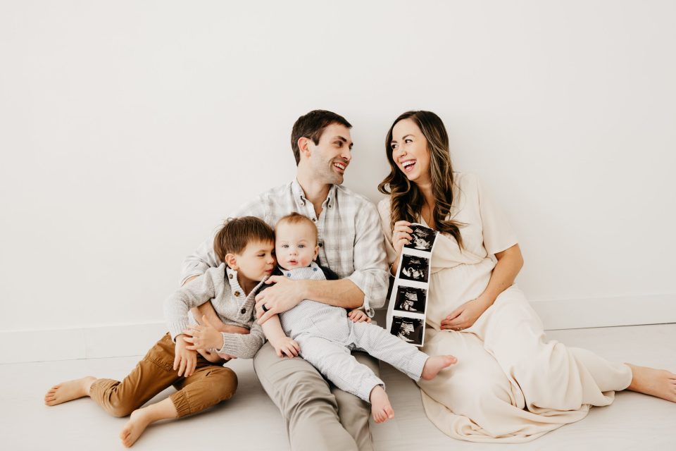 Elizabeth-McCravy-Baby-Announcement-Studio-Photos-17 pregnancy announcement for new family of five