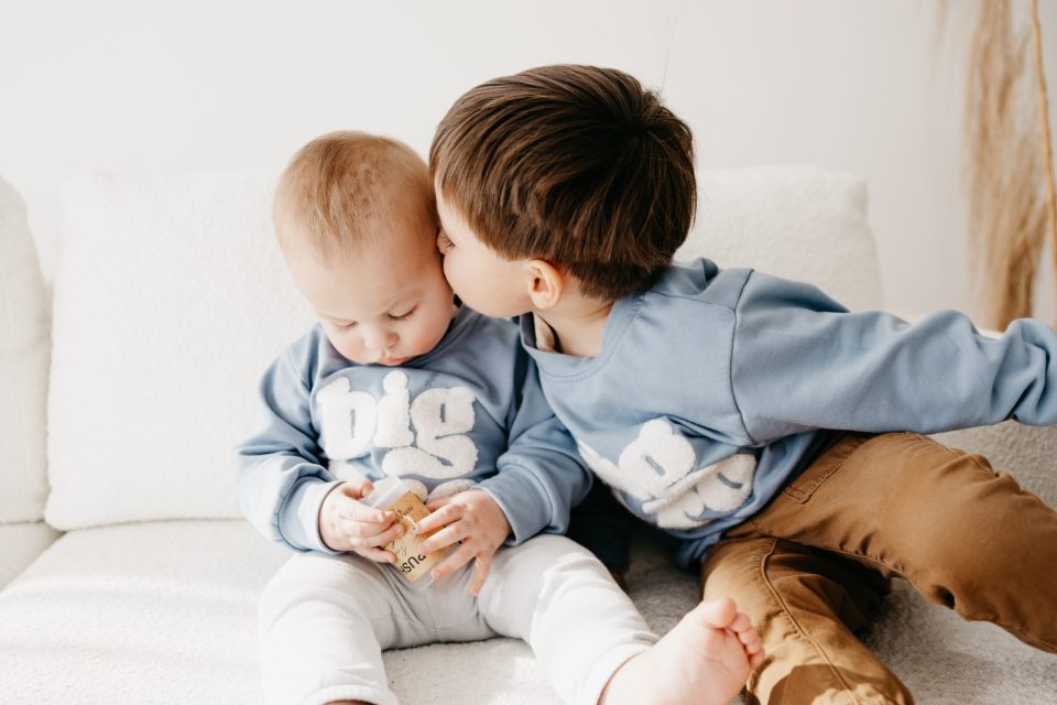 Elizabeth-McCravy-Baby-Announcement-Studio-Photos-6 two brothers wearing "big brother" shirts