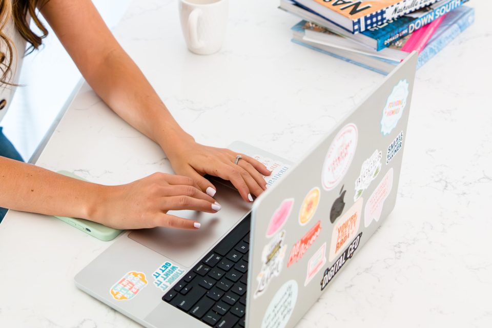 grow-your-podcast-with-podcast-guests make graphics for your podcast guests